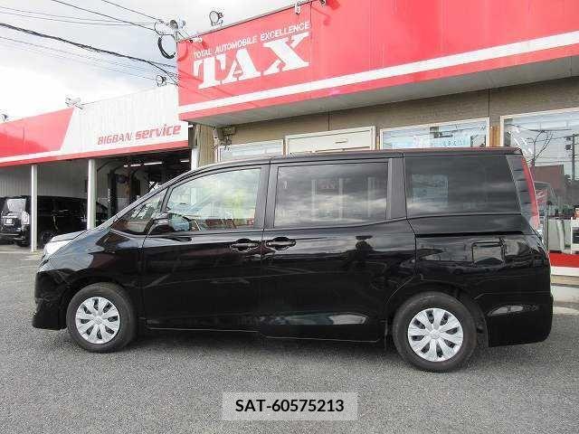 Toyota NOAH 2021-04 331404-19