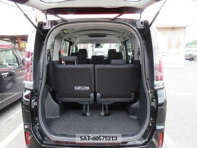 Toyota NOAH 2021-04 331404-15