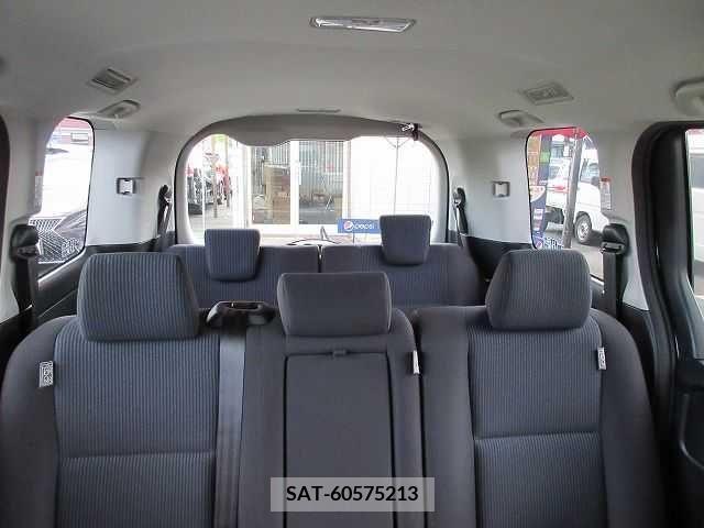 Toyota NOAH 2021-04 331404-14
