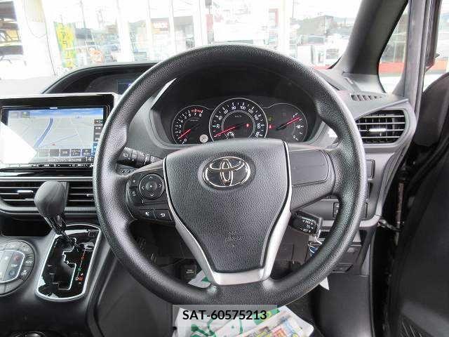Toyota NOAH 2021-04 331404-3