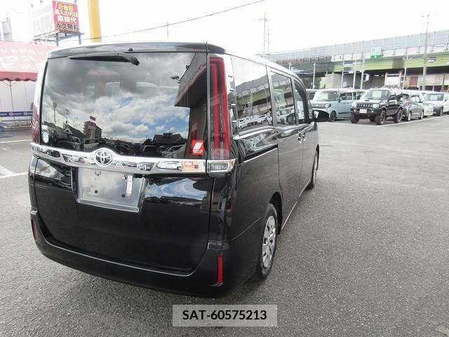 Toyota NOAH 2021-04 331404-2
