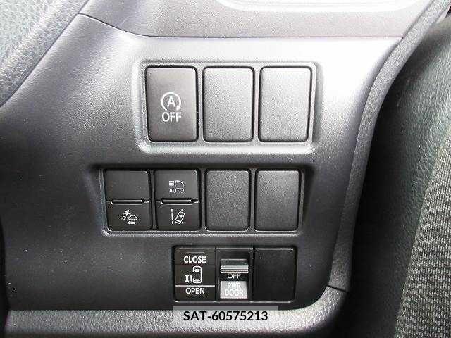 Toyota NOAH 2021-04 331404-8