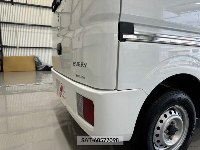 Suzuki EVERY 2020-06 325439-17