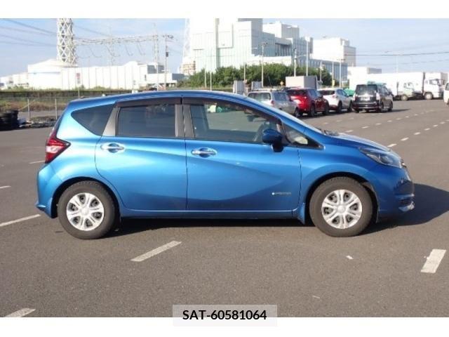 Nissan NOTE 2017-06 327621-7