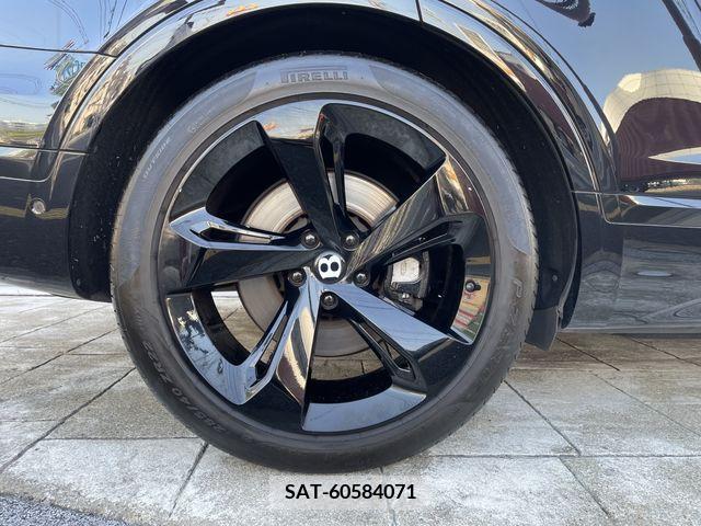 Bentley BENTAYGA 2016-09 252947-14