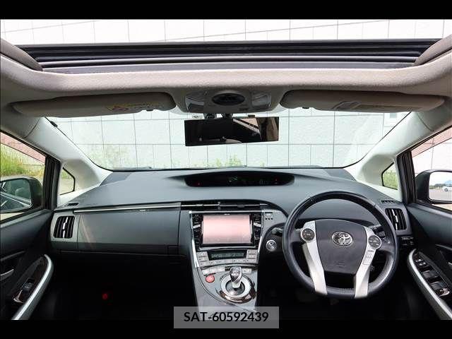 Toyota PRIUS 2013-02 282254-8