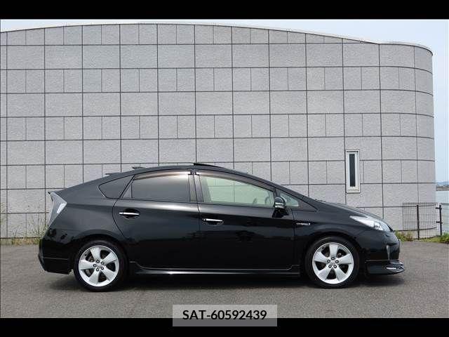 Toyota PRIUS 2013-02 282254-6