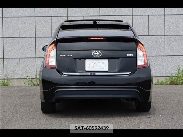Toyota PRIUS 2013-02 282254-4