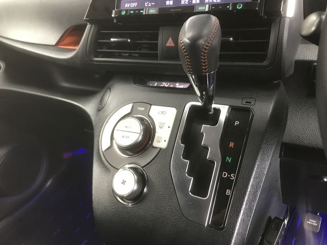 Toyota SIENTA 2017-11 192067-21