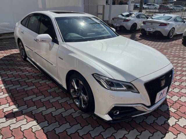 Toyota CROWN SEDAN 2018-06 11810-16