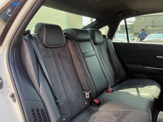 Toyota CROWN SEDAN 2018-06 11810-9