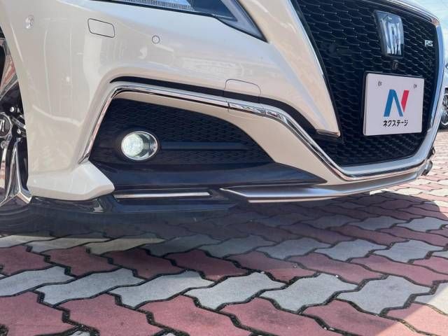Toyota CROWN SEDAN 2018-06 11810-2