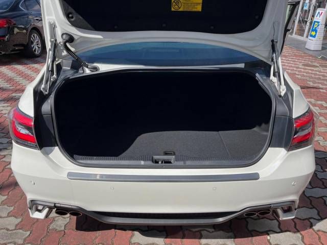 Toyota CROWN SEDAN 2018-06 11810-10