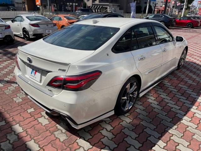 Toyota CROWN SEDAN 2018-06 11810-17