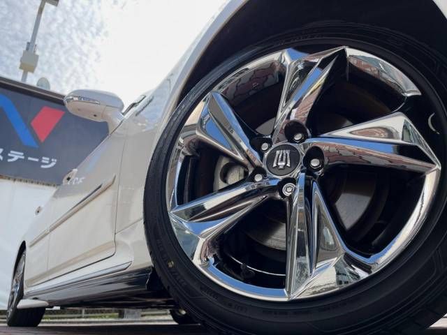 Toyota CROWN SEDAN 2018-06 11810-13