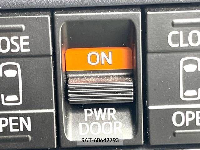 Toyota VOXY 2016-03 370489-6