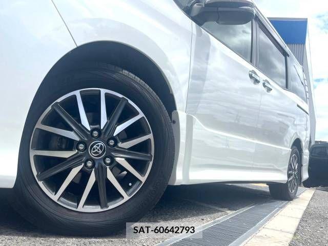 Toyota VOXY 2016-03 370489-17