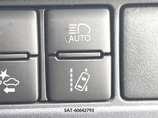 Toyota VOXY 2016-03 370489-9