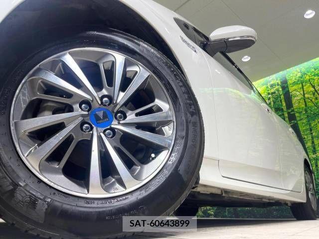 Toyota PRIUS PHV 2018-04 282528-12
