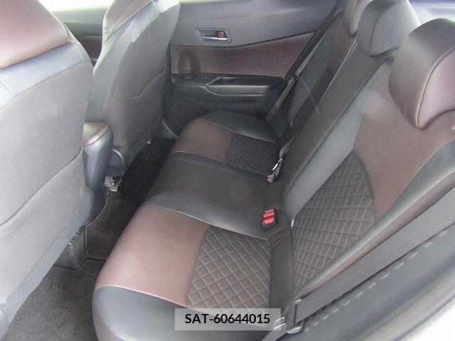 Toyota C-HR 2017-06 357803-12