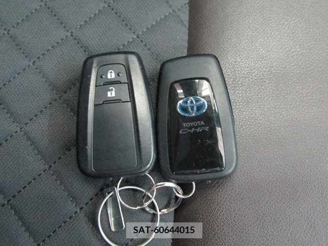 Toyota C-HR 2017-06 357803-11