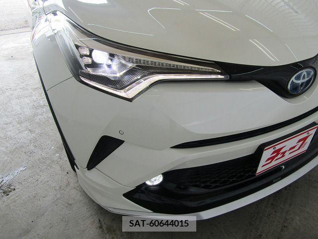 Toyota C-HR 2017-06 357803-23