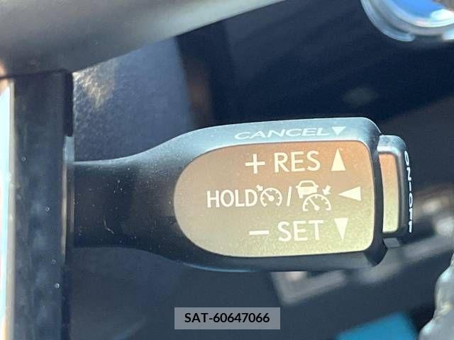 Toyota PRIUS 2019-05 322428-4