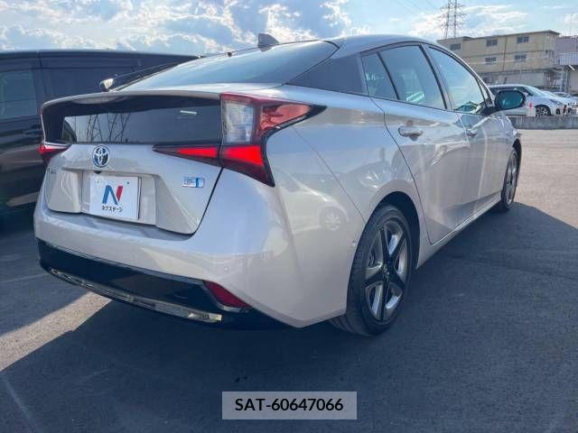 Toyota PRIUS 2019-05 322428-17