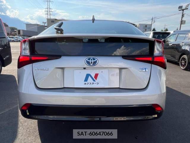 Toyota PRIUS 2019-05 322428-15