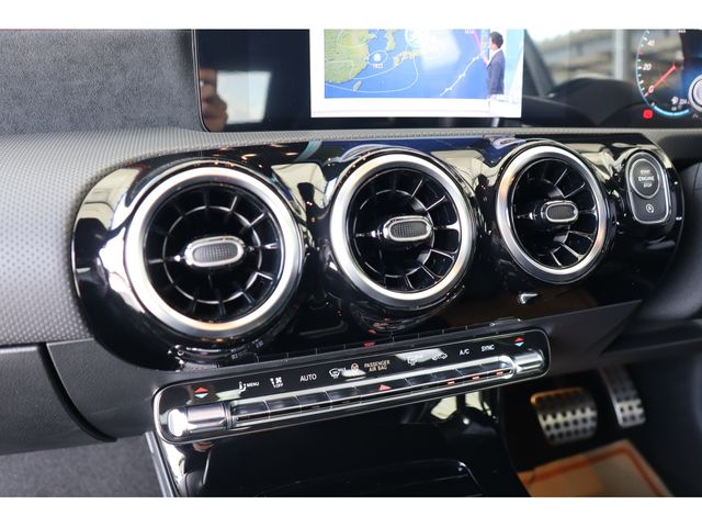 Mercedes Benz A-CLASS 2021-05 24588-15