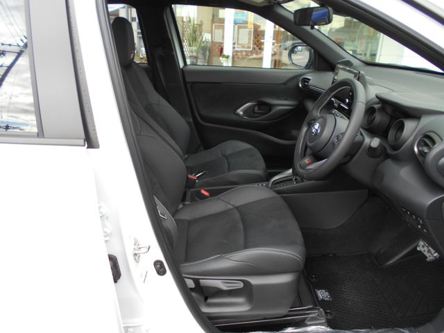 Toyota YARIS CROSS 2023-03 196090-10