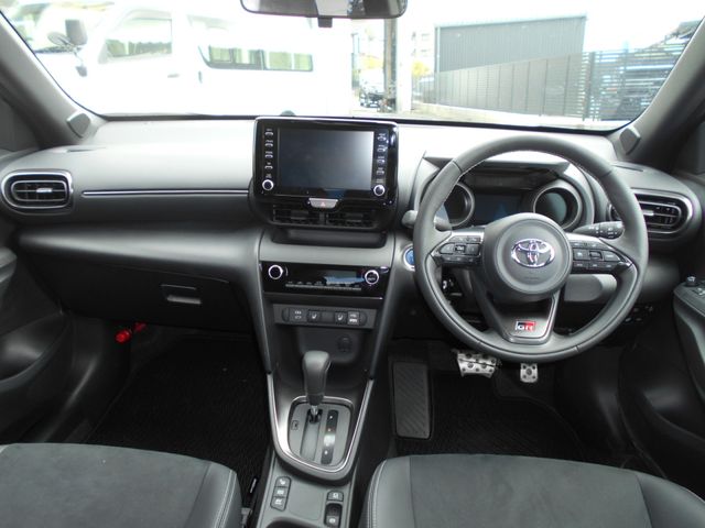 Toyota YARIS CROSS 2023-03 196090-18