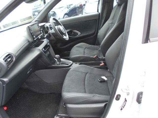 Toyota YARIS CROSS 2023-03 196090-12