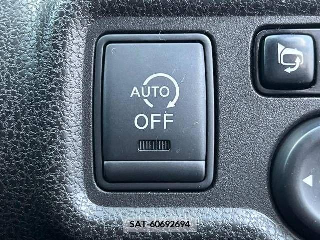 Nissan NOTE 2014-06 302359-5
