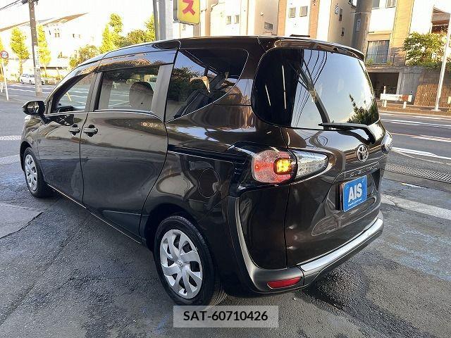 Toyota SIENTA 2017-09 329224-2