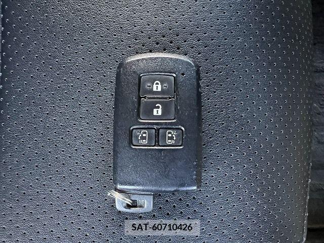 Toyota SIENTA 2017-09 329224-29