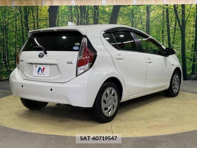 Toyota AQUA 2015-11 225436-17