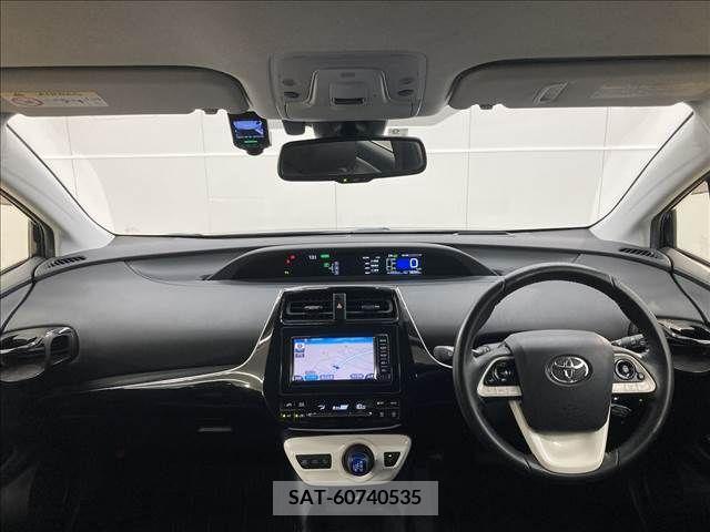 Toyota PRIUS 2017-09 366559-1
