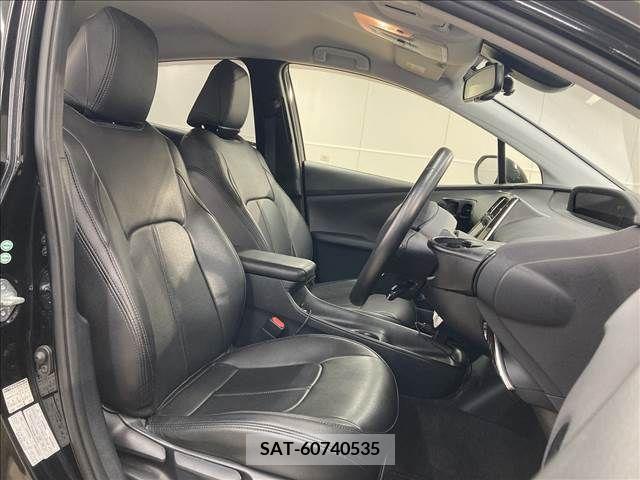 Toyota PRIUS 2017-09 366559-11