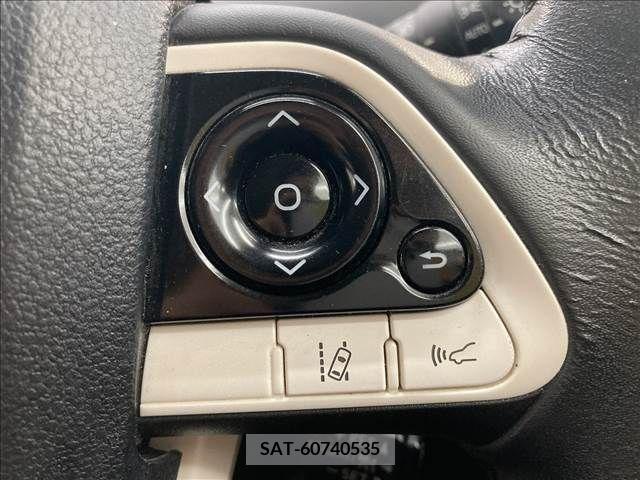 Toyota PRIUS 2017-09 366559-6