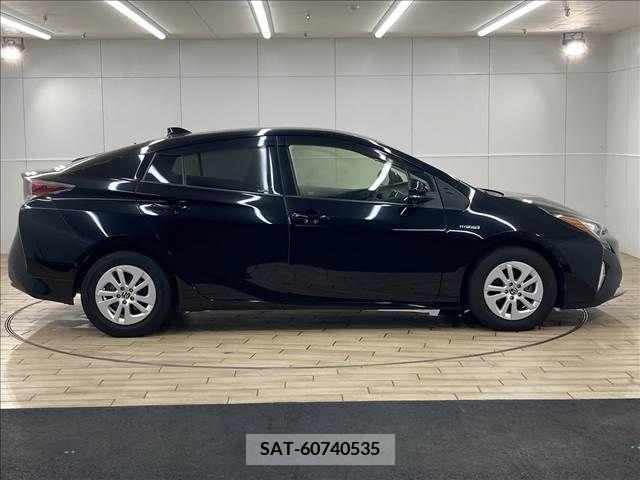 Toyota PRIUS 2017-09 366559-16
