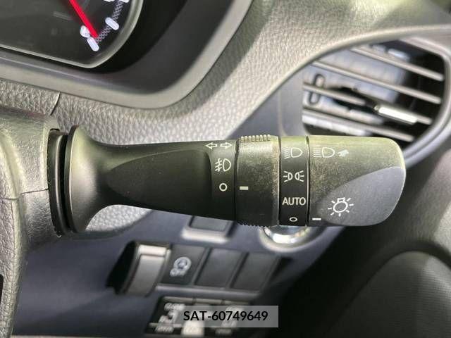 Toyota VOXY 2015-05 245207-5