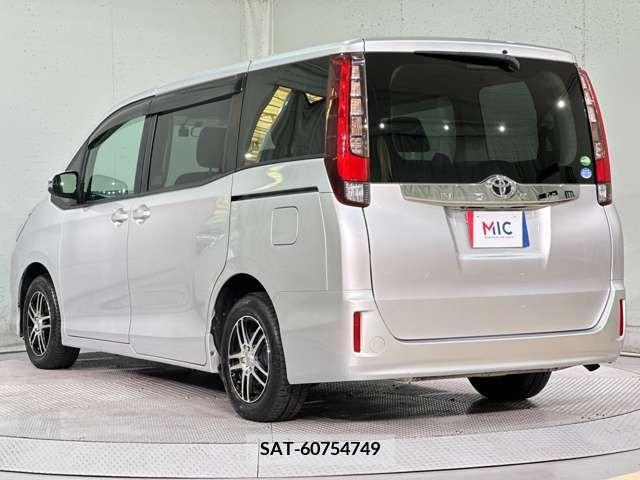 Toyota NOAH 2014-02 279476-10