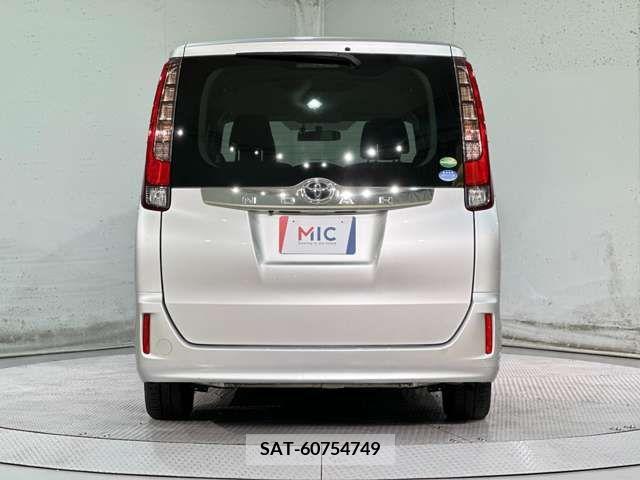 Toyota NOAH 2014-02 279476-9