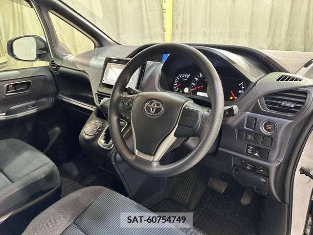 Toyota NOAH 2014-02 279476-12
