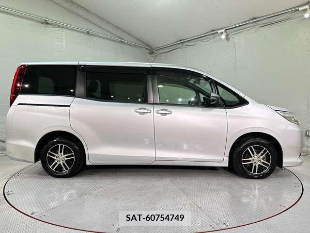 Toyota NOAH 2014-02 279476-7