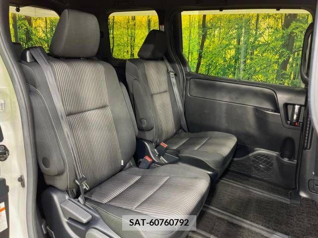 Toyota VOXY 2019-09 370317-9