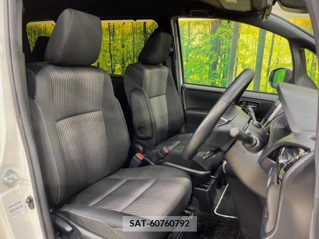 Toyota VOXY 2019-09 370317-8