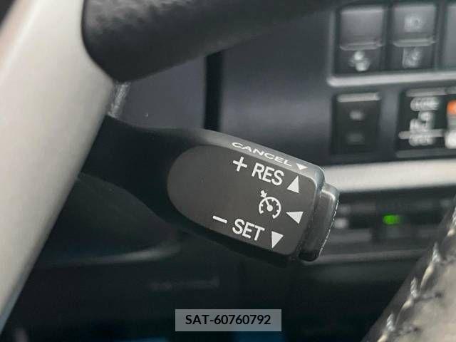 Toyota VOXY 2019-09 370317-4
