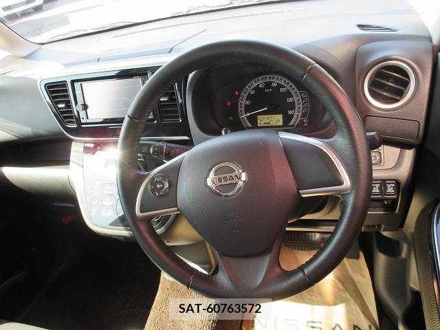 Nissan ROOX 2019-03 323899-3